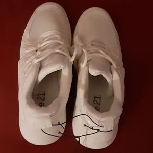 New Rue21 White Sneakers Size 6 in Women's
